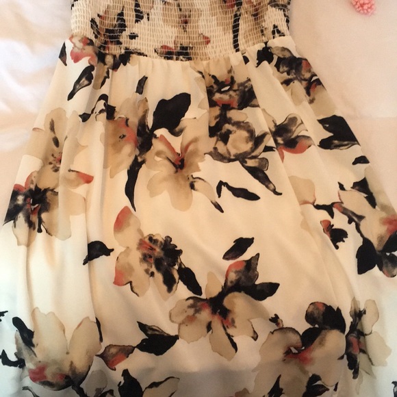 Off shoulder ivory floral maxi - Picture 3 of 5